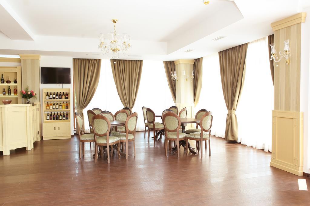 Hotel Bohemia Bacău Екстериор снимка